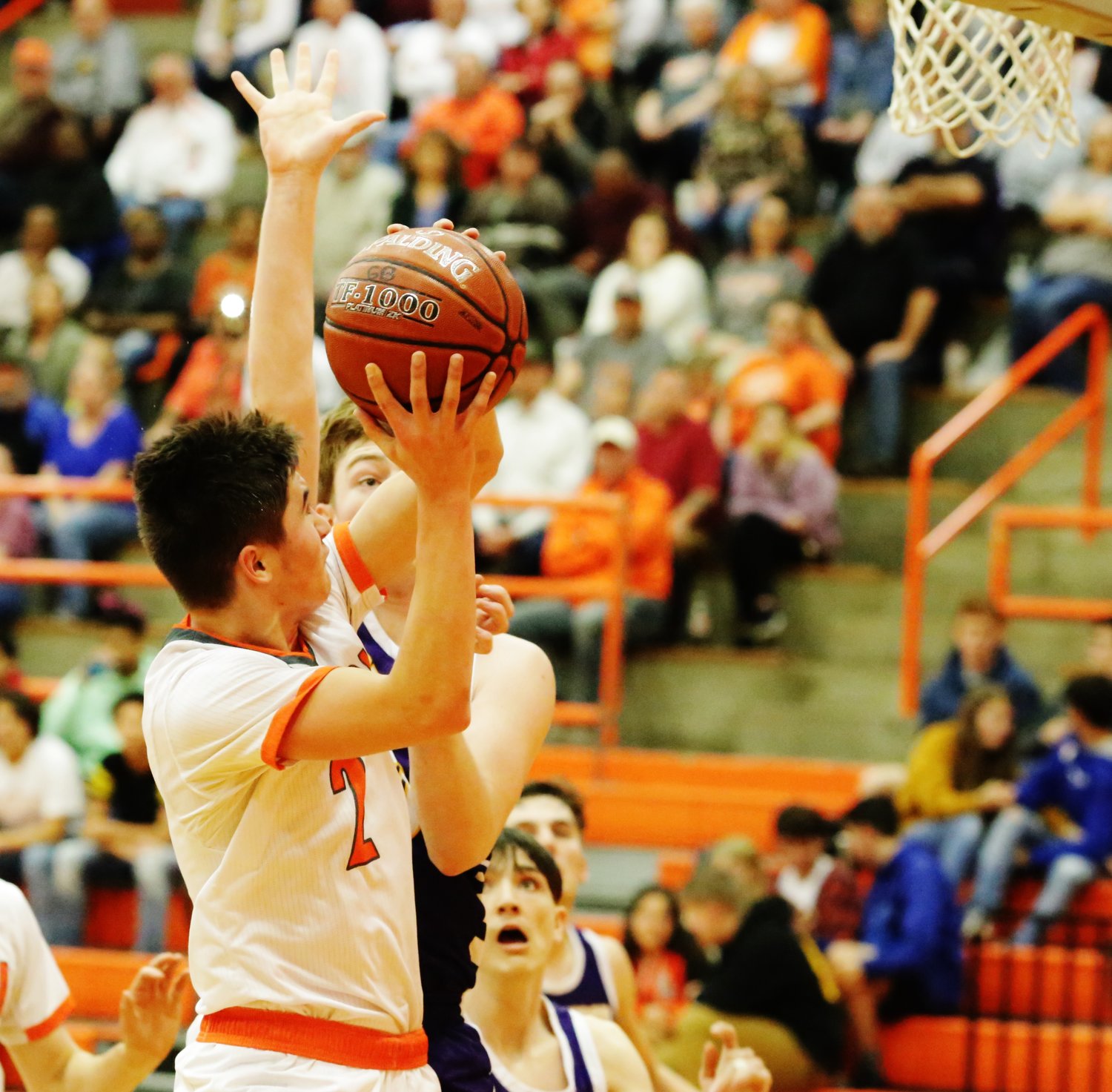 Yellowjacket T.J. Moreland puts a shot up over an Edgewood defender in Mineola’s win last Tuesday.
